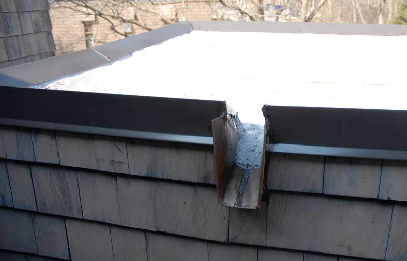 Scupper let water off the roof free flowing