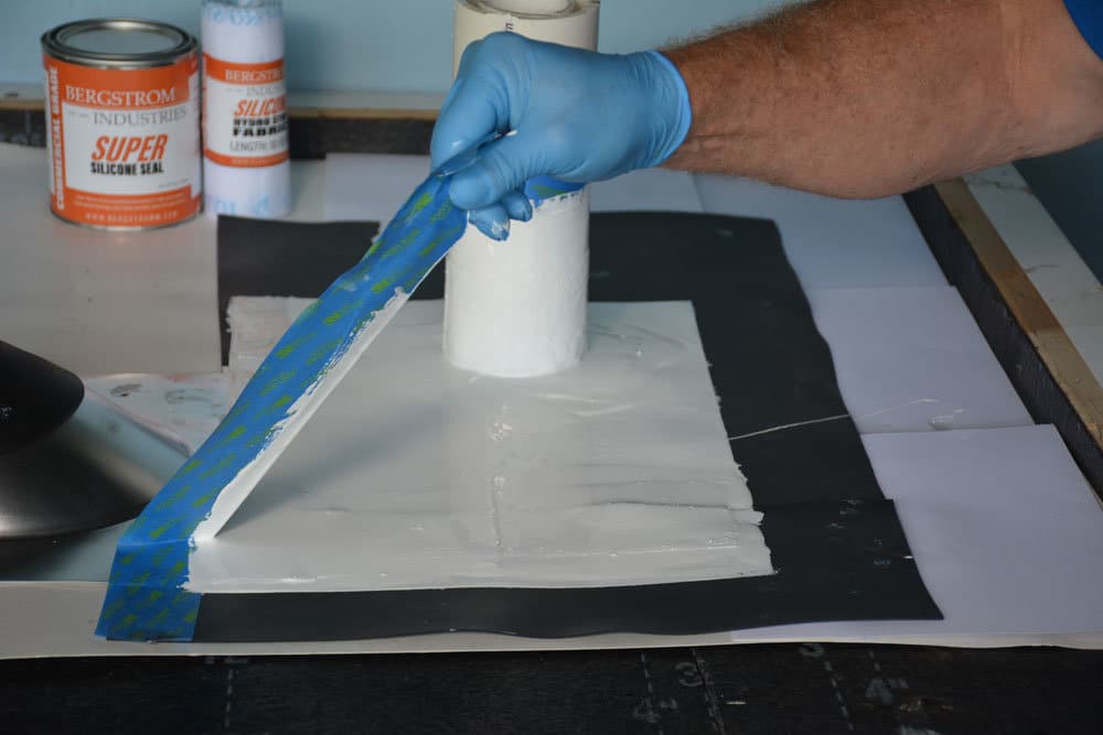 Remove the masking tape immediately after completing the coating of Super Silicone Seal